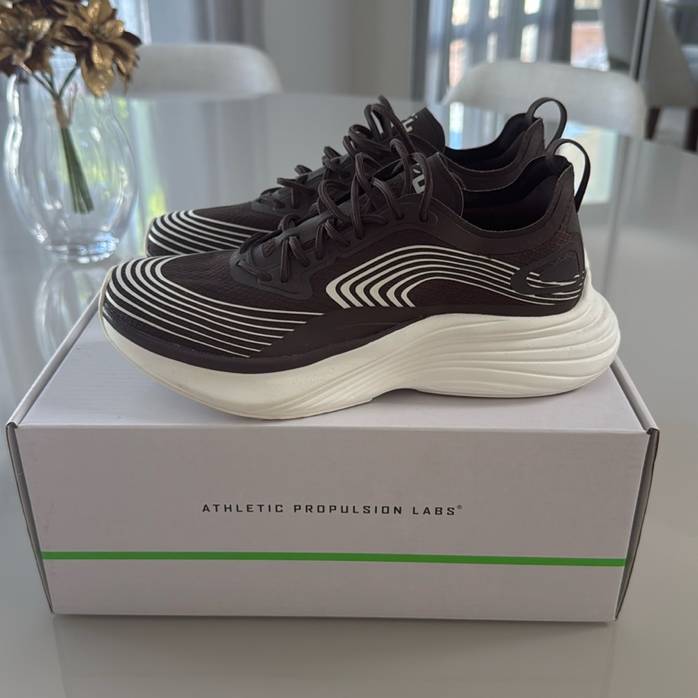 APL
WOMEN’S STREAMLINE